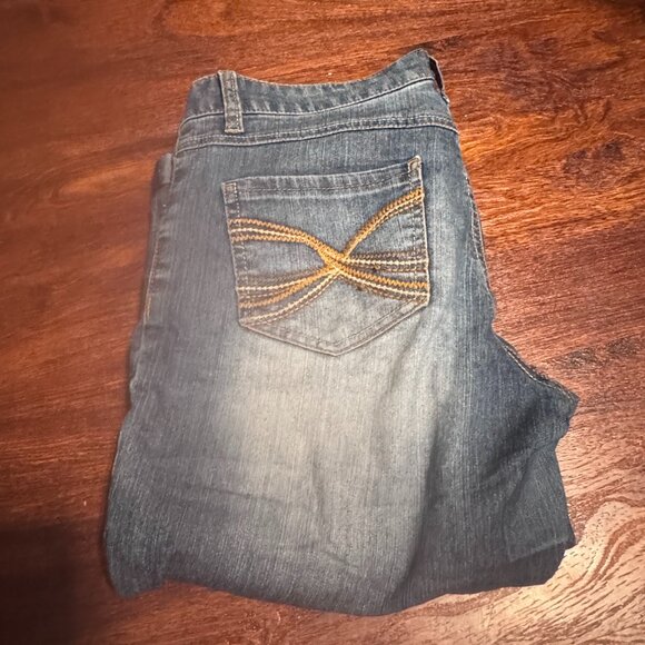 SO Capris - Picture 1 of 2